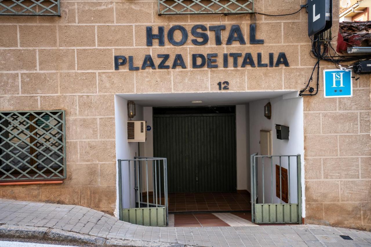 Hostal Plaza De Italia กาเซเรส ภายนอก รูปภาพ