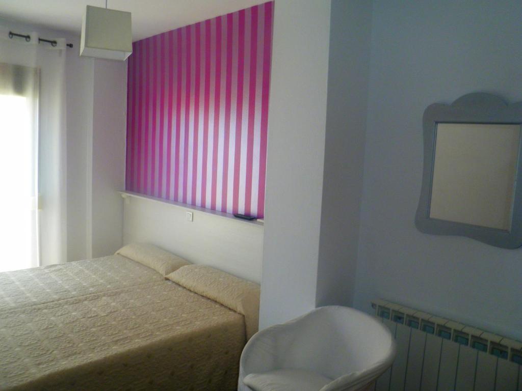 Hostal Plaza De Italia กาเซเรส ภายนอก รูปภาพ