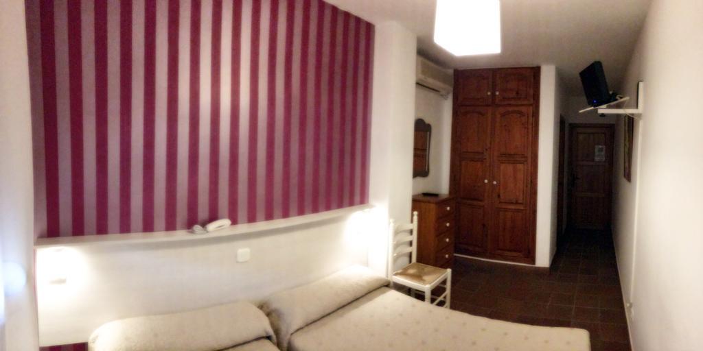 Hostal Plaza De Italia กาเซเรส ห้อง รูปภาพ